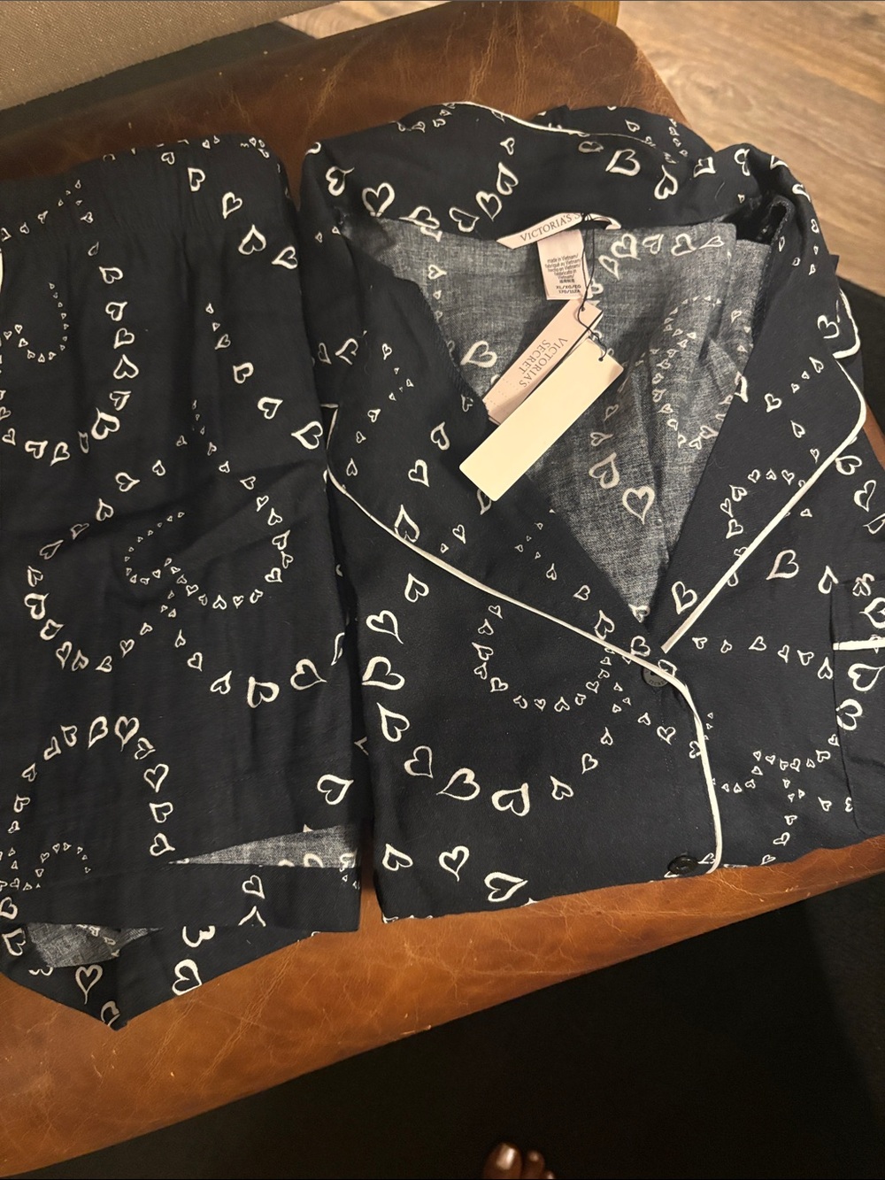Victory Secret comfortable and classic short sleeve & short bottoms pajamas set